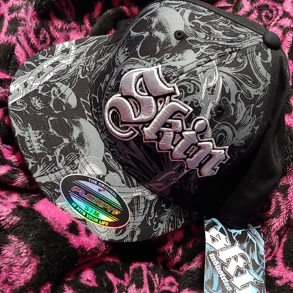 Skin Industries Flex Fit Hat NWT size S/M